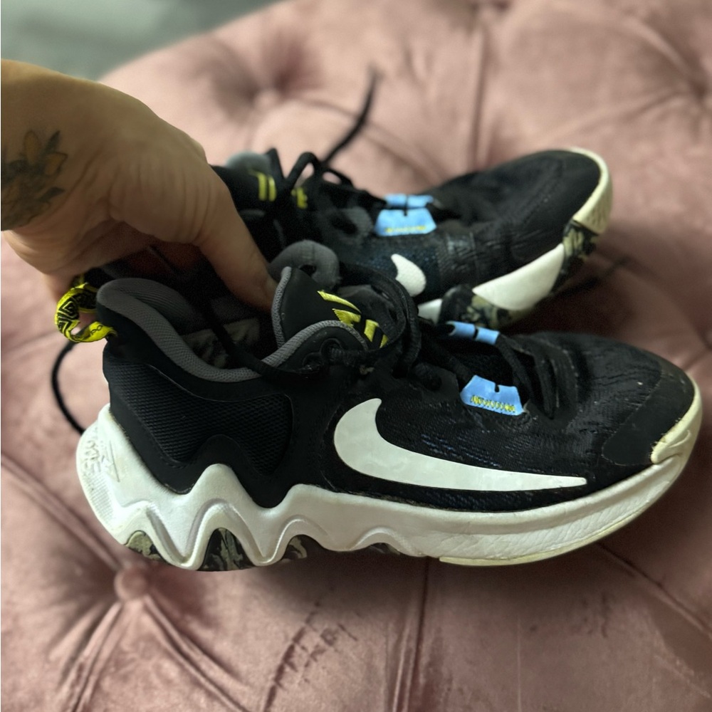 Nike Kids Black and White Sneakers with Blue Accents